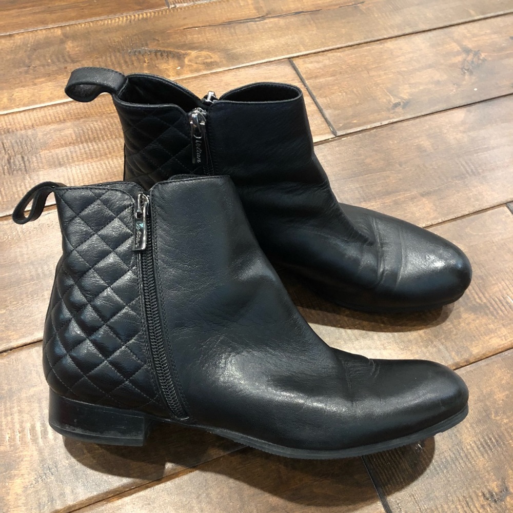 Women’s size 38(8) voltan ankle booties